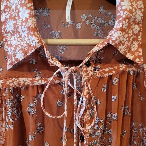 Free People bohemian blouse floral print button-up bell sleeves flowy feminine - Picture 4 of 11